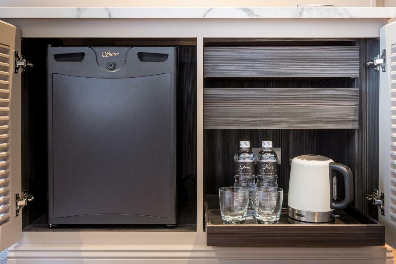 Park Lees Hotel Kaohsiung Extérieur photo A mini-bar in a hotel room